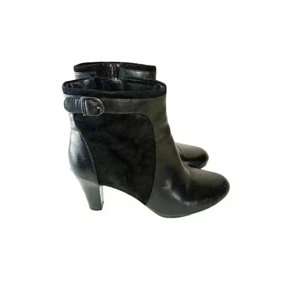 Clarks Artisan Women's Black Leather Side Zip Ankle Booties Boots | Size 8M - Picture 1 of 10